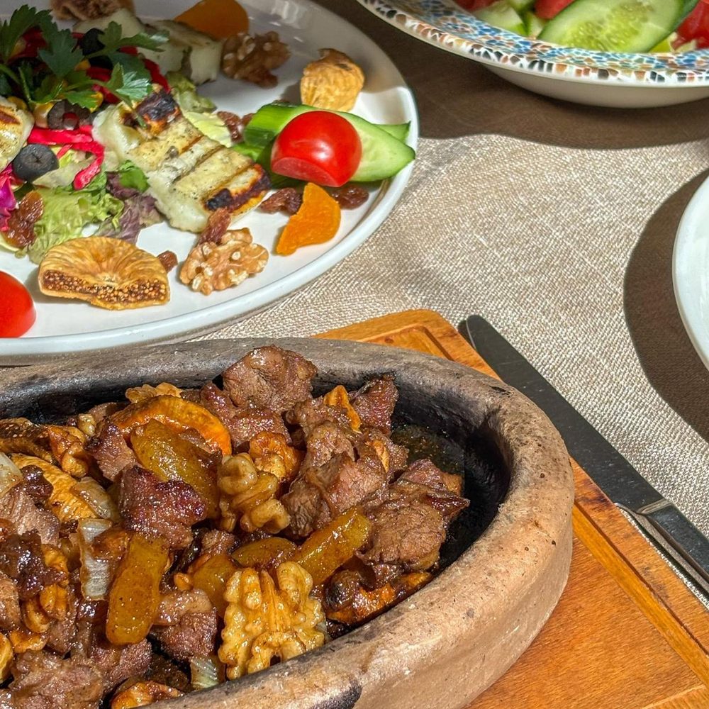 Güveçte Cevizli Kuzu